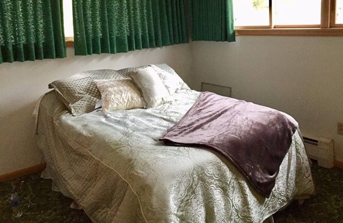 Minot House | 50's vintage custom built family home