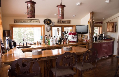 Mammoth Lakes House | 5000 Sq Ft Custom, Detached Ski-in, Ski-Out Private Home Directly on the Slope!