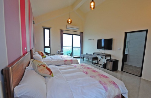 Ji'an Bed & Breakfast | 501 Hill view quadruple room - Hualien
