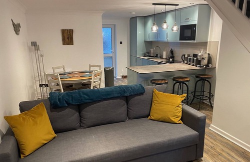 Charmouth House | 51 FERNHILL HEIGHTS, pet friendly, with a garden in Charmouth