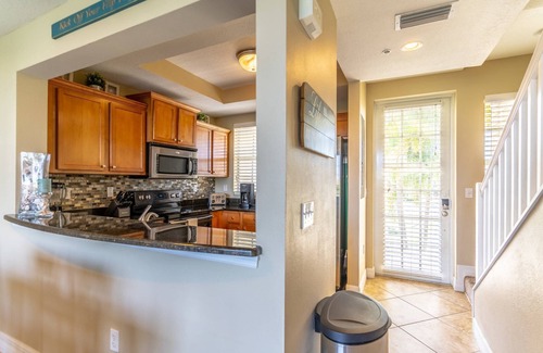 Ruskin Apartment | 577 Little Harbor