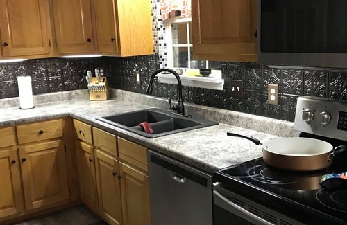 Wedowee House | 5bd/2ba lakefront home with dock, close to town