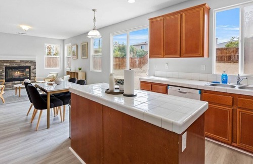 Victorville House | 5BR/4BA Spacious Family Home in Victorville