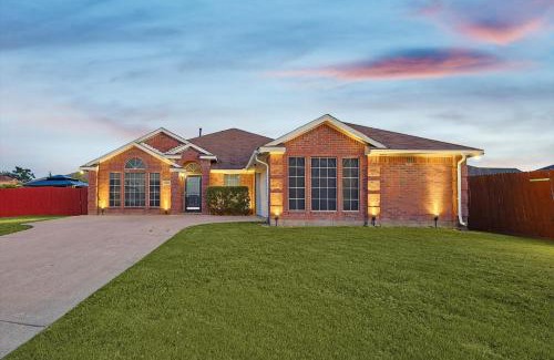 DeSoto Villa | 5BR Holiday Getaway in DeSoto with Pool, Hot Tub & Cinema