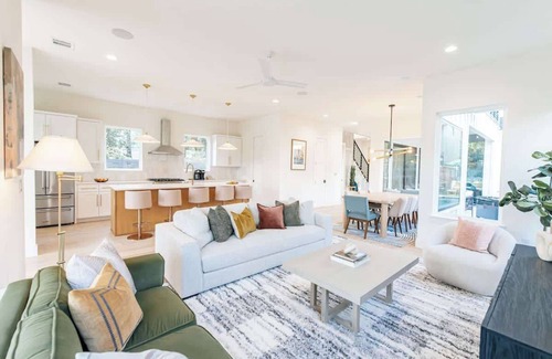 Clarksville House | 5BR Luxe Skyline Estate w/Pool & City Views