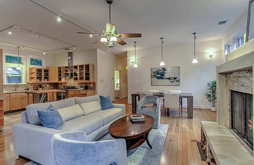 Bouldin House | 5BR Retreat in Bouldin Creek | Walk to SoCo