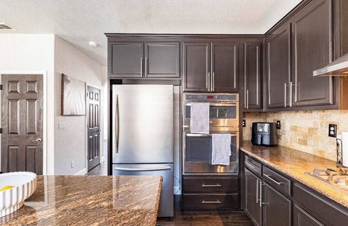 North Natomas House | 5BR within 10 min of Waterfront, Airport, Downtown Arena, Eatery, Trails & More!