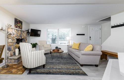 Briar Crest Woods Villa | 5mi to Big Boulder Hot tub Patio Firepit Fast WiFi