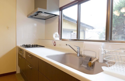 Usami Apartment | 5Min to the sea & station! Comfortable hideaway with a dedicated BBQ area.