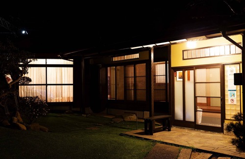 Usami Apartment | 5Min to the sea & station! Comfortable hideaway with a dedicated BBQ area.