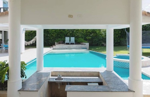 El Palmar Villa | 6 bdr + 7 bthr Villa with Private pool/garden and sunroom🌷🌞/near the beach 🌅 🌊 👙