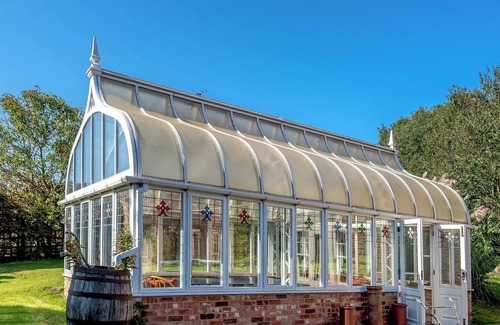 Skendleby Cottage | 6 bedroom accommodation in Skendleby Psalter, near Alford