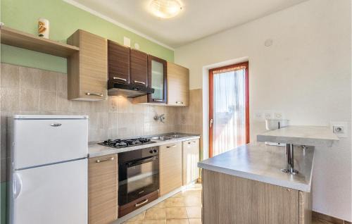 Bratulici House | 6 Bedroom Amazing Home In Bratulici