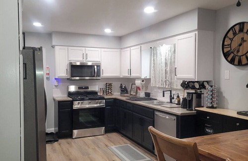 Joliet House | 6 bedrooms! Pool Table, Gaming Area, Firepit & More