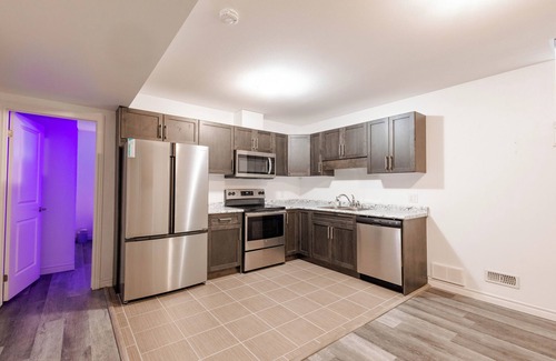 Thorold House | 6 Beds Serenity Oasis in Falls/Pool Table + Ping Pong