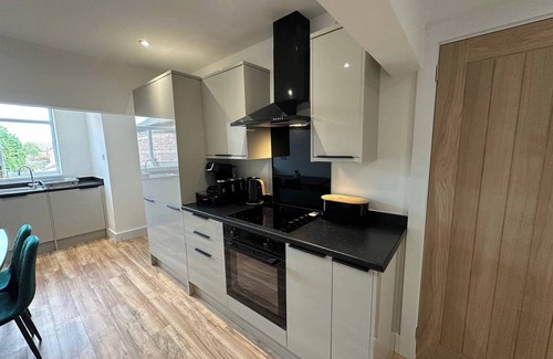 Trafford Apartment | 6 Guests/free Parking/old Trafford/20min City