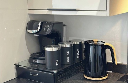 Trafford Apartment | 6 Guests/free Parking/old Trafford/20min City