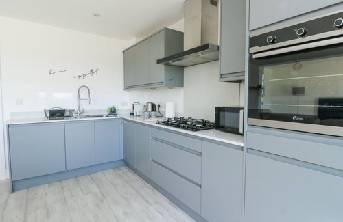 Llanfaelog Cottage | 6 GWEL YR WYDDFA, pet friendly, country holiday cottage in Rhosneigr