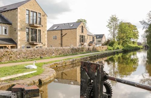 Gargrave House | 6 Lock View