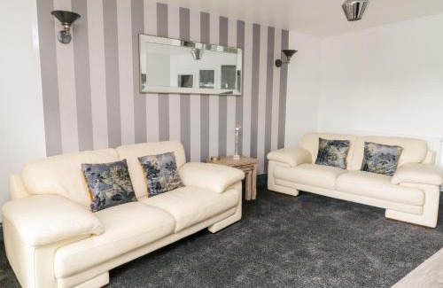 Gargrave House | 6 Lock View