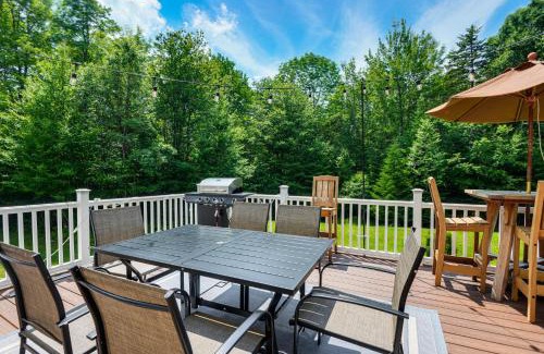West Dover House | 6 Mi to Mt Snow Nature-View Home with Fire Pit!