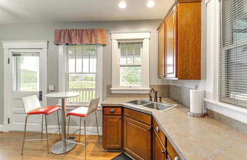 Petersburg House | 6 Mi to Rabbit Hash: Rural Home w/2 Porches