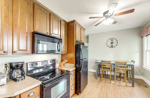 Petersburg House | 6 Mi to Rabbit Hash: Rural Home w/2 Porches