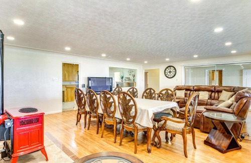 Northwest Heights House | 6 Mi to UNM Albuquerque Family Abode with Views!