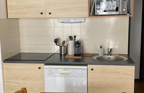 Vaulnaveys-le-Haut Apartment | 6-person apartment rated 3 ⭐️⭐️⭐️, 2 bedrooms, south-facing terrace not overlooked.