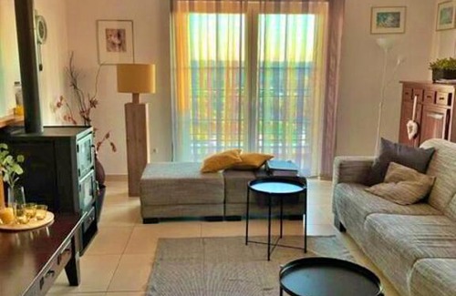 Avis Apartment | 6 Persoons Woning met Zwembad. Rustig gelegen.