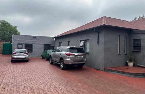 Bezuidenhout Valley Apartment | 6 the Curve unit 28