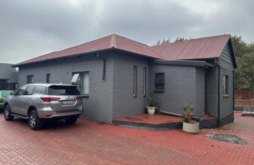 Bezuidenhout Valley Apartment | 6 the Curve unit 28