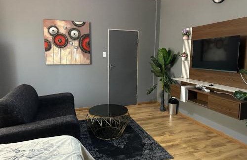 Bezuidenhout Valley Apartment | 6 the Curve unit 28