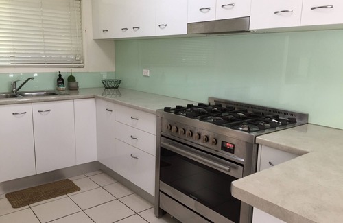 Maroochydore House | 600m walk to Beach, Family Entertainer+ Aircon + Pool + Pizza oven