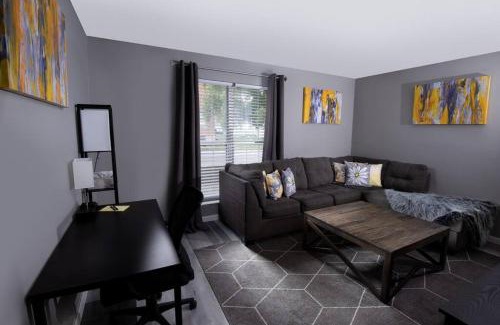 St. Charles Historic District Apartment | 604 1 Two Bedroom One Bath with King near Main Street