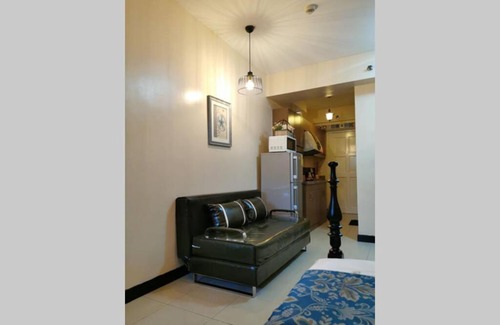 Mandaluyong Apartment | 606 Deluxe Studio Room with Big Balcony and Netflix
