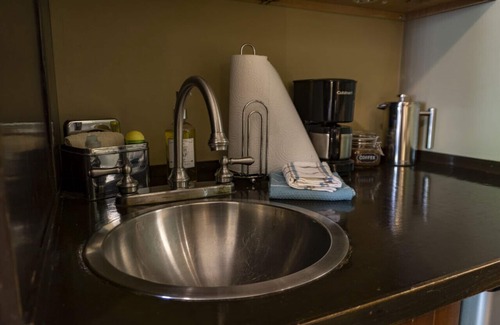 Eureka Springs Historic District House | 66 Center - The Studio