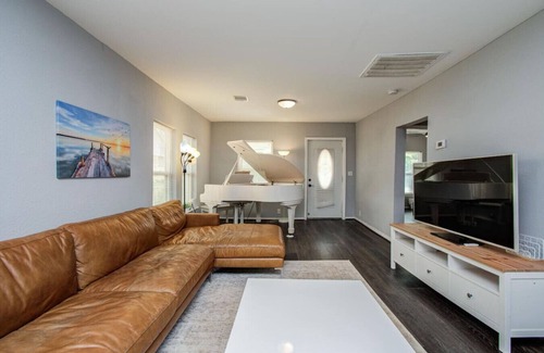 OST - South Union Apartment | 6738 Peerless St Houston TX
