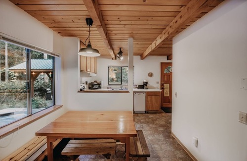 Maple Falls Cabin | 67mf- Hot Tub - Pets Ok - Bbq - Sleeps 5 3 Bedroom Home by RedAwning