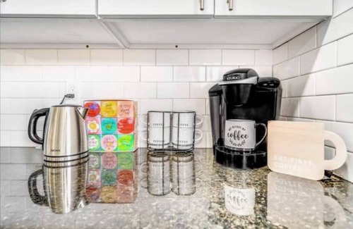 Pinewood Park House | 6Bed Near Beach - Grill, Pool Table, FirePit - Family & Event Open