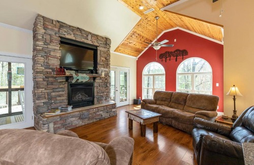 Alexander City House | 6br 3ba Lake Front Home