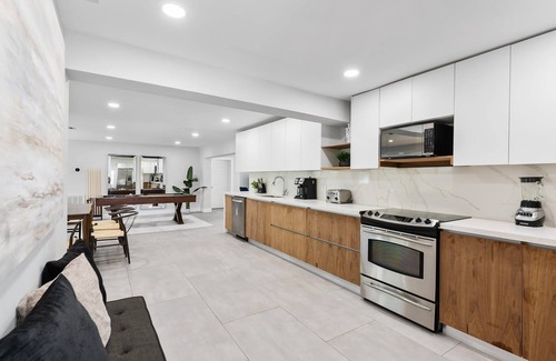 Lighthouse Point House | 6BR Paradise: Pool, Games & Relaxation