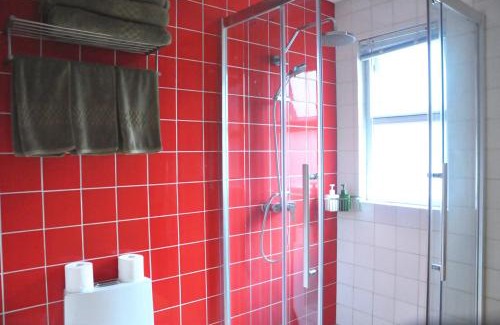 Shekou Hotel | 6號花園別墅酒店 Shenzhen No'6 Garden Villa -French Window with garden view,Close to Sea World &Shekou Ferry Port &K11 Ecoast &Subway Nearby ,Offer Western food and coffee &English speaking with tour services