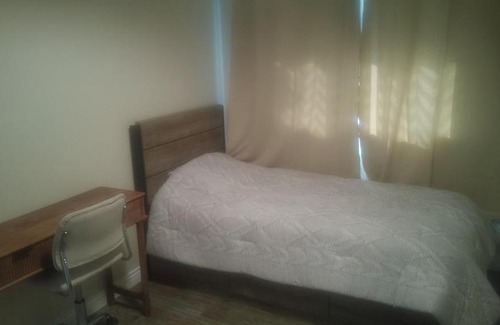 Mackenzie House | 7-11 Cent Upstairs Single 2