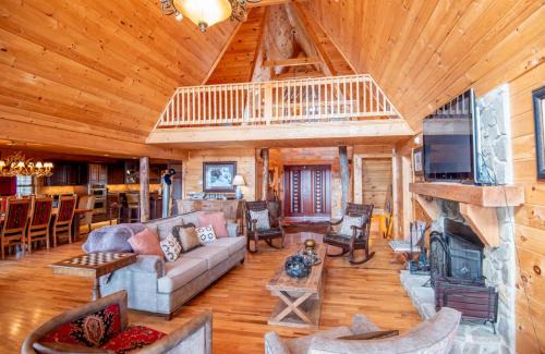Grassy Creek House | 7 Bd Log Cabin Retreat- Game Rm, Hot Tub, Room for the Whole Family!