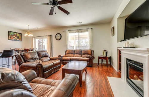 Roseville House | 7 Mi to Dtwn Home with Fenced Yard in Roseville!