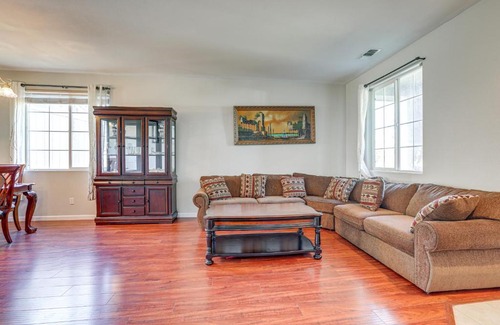 Roseville House | 7 Mi to Dtwn Home with Fenced Yard in Roseville!