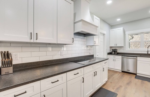 Lincoln House | 7 Mi to Talladega Superspeedway: Home w/Lake View