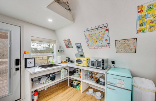 Tyler Apartment | 7 Mi to Tyler State Park: 'A-Game' Cabin