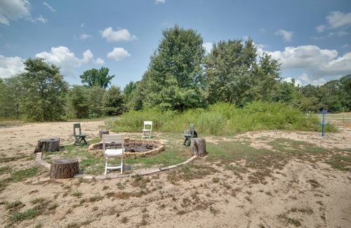 Tyler Apartment | 7 Mi to Tyler State Park: 'A-Game' Cabin